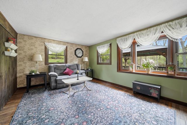 9 Lamb Road, Nashua, NH 03062