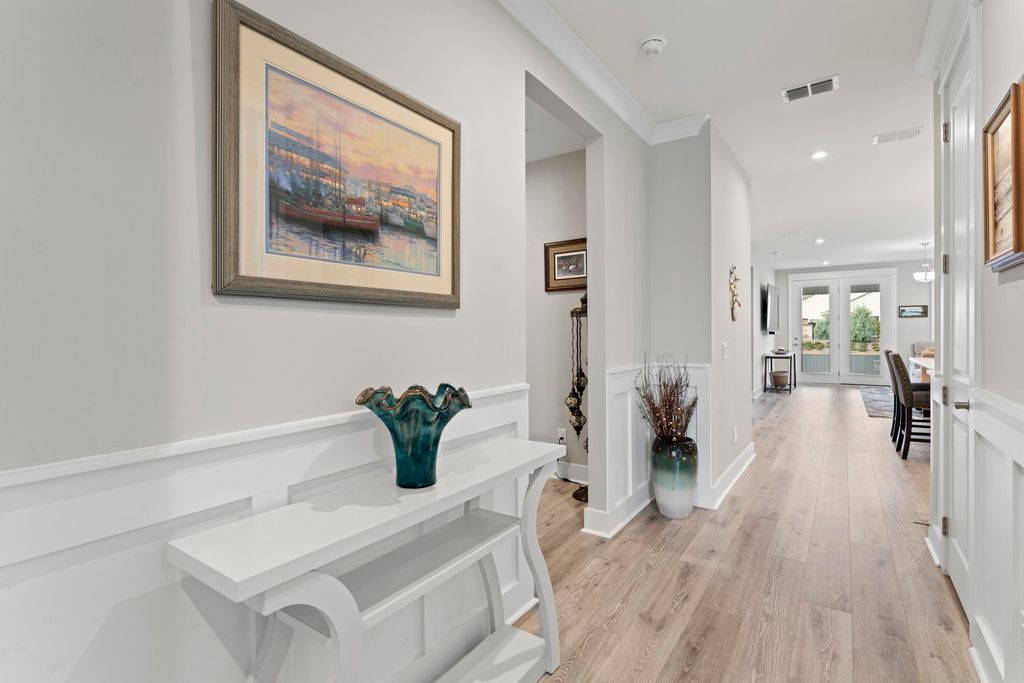 Image 10 of property listing at 119 Leeward Landing, Summerville, SC 29486