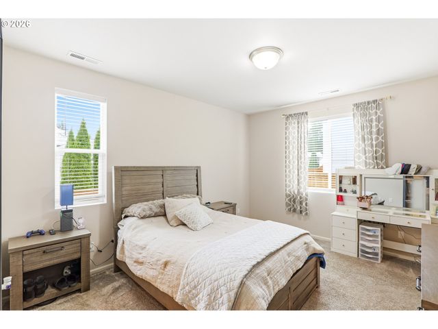 1566 N SPRUCE St, Canby, OR 97013