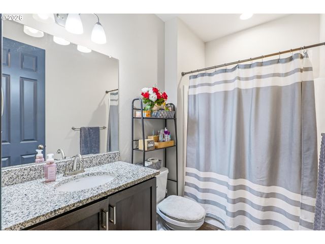 1566 N SPRUCE St, Canby, OR 97013