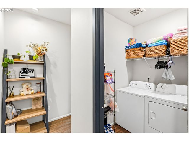 1566 N SPRUCE St, Canby, OR 97013