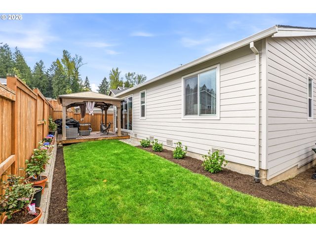 1566 N SPRUCE St, Canby, OR 97013