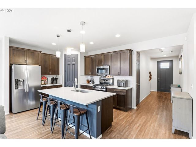 1566 N SPRUCE St, Canby, OR 97013