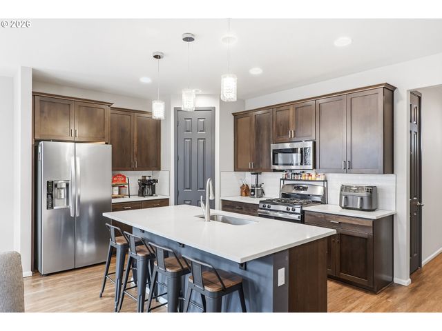 1566 N SPRUCE St, Canby, OR 97013