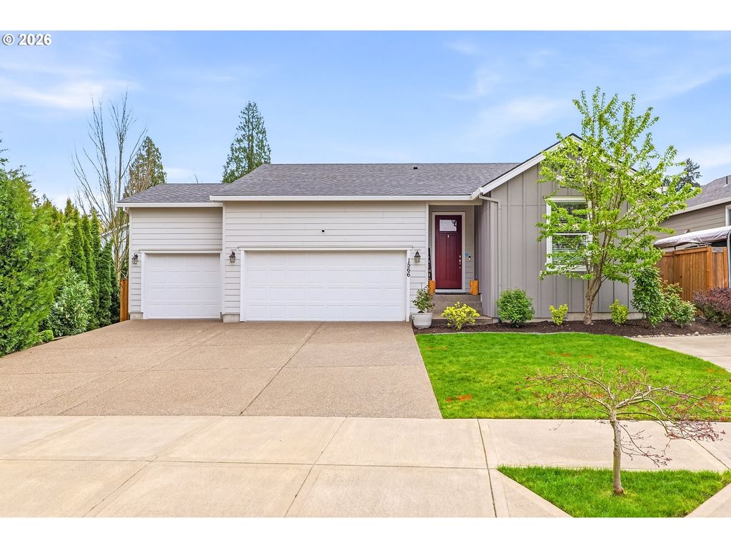 1566 N SPRUCE St, Canby, OR 97013