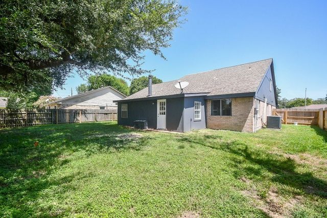 2430 Long Reach Drive, Sugar Land, TX 77478