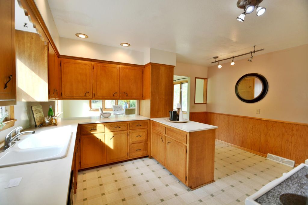 4522 Chatham Road NE, Columbia Heights, MN 55421 — photo 2