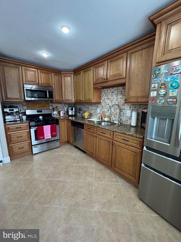 17 PARKVIEW WAY, Newtown, PA 18940