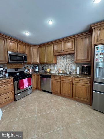 17 PARKVIEW WAY, Newtown, PA 18940