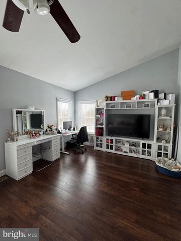 17 PARKVIEW WAY, Newtown, PA 18940