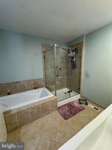 17 PARKVIEW WAY, Newtown, PA 18940