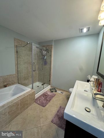 17 PARKVIEW WAY, Newtown, PA 18940