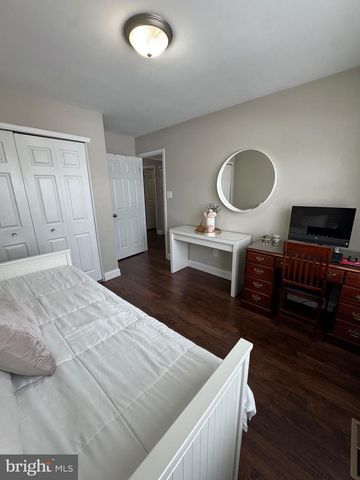 17 PARKVIEW WAY, Newtown, PA 18940