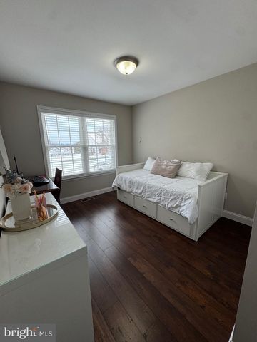 17 PARKVIEW WAY, Newtown, PA 18940