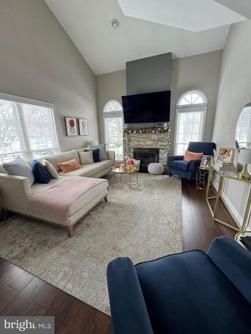 17 PARKVIEW WAY, Newtown, PA 18940