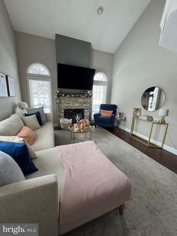 17 PARKVIEW WAY, Newtown, PA 18940