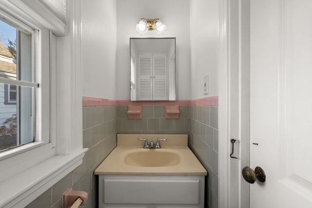 60 Meagher Ave, Milton, MA 02186