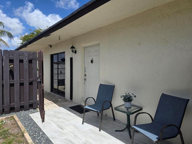 5255 Mendoza Street, West Palm Beach, FL 33415