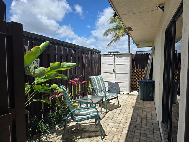 5255 Mendoza Street, West Palm Beach, FL 33415