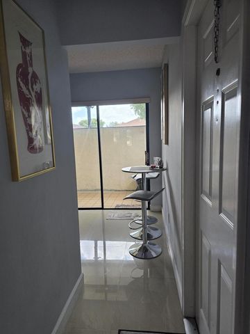 5255 Mendoza Street, West Palm Beach, FL 33415