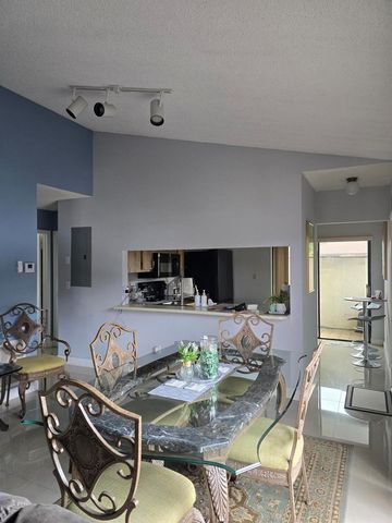 5255 Mendoza Street, West Palm Beach, FL 33415