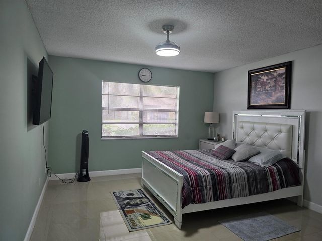 5255 Mendoza Street, West Palm Beach, FL 33415