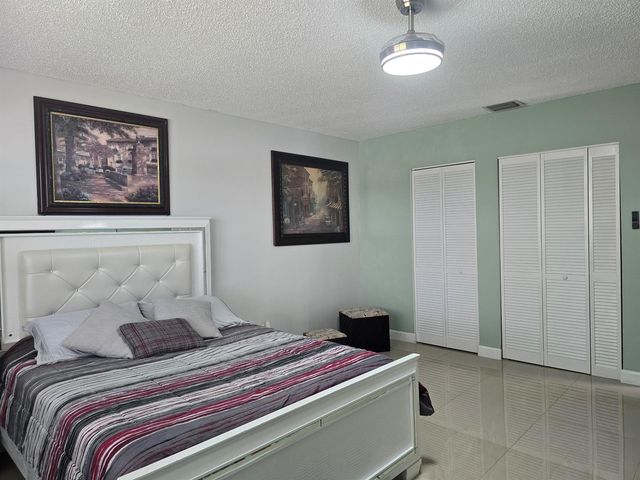 5255 Mendoza Street, West Palm Beach, FL 33415