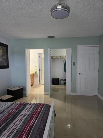 5255 Mendoza Street, West Palm Beach, FL 33415