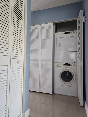 5255 Mendoza Street, West Palm Beach, FL 33415