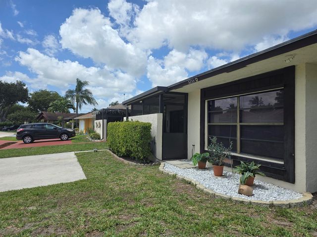 5255 Mendoza Street, West Palm Beach, FL 33415