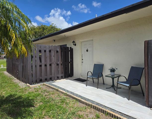 5255 Mendoza Street, West Palm Beach, FL 33415