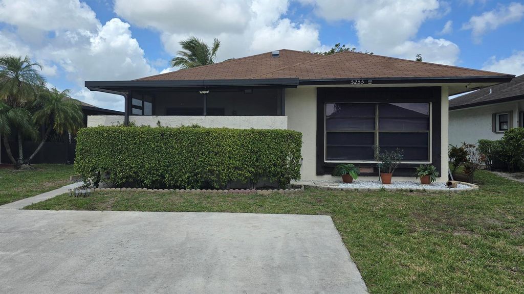 5255 Mendoza Street, West Palm Beach, FL 33415