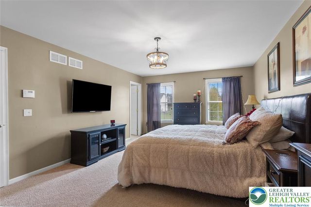 136 Redstone Drive, Bushkill Twp, PA 18064