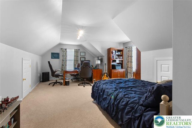 136 Redstone Drive, Bushkill Twp, PA 18064