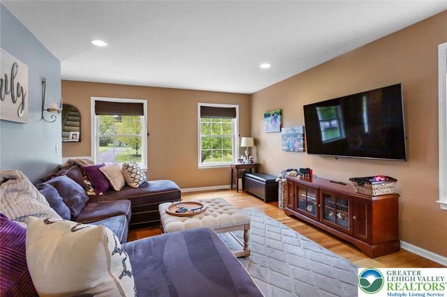 136 Redstone Drive, Bushkill Twp, PA 18064
