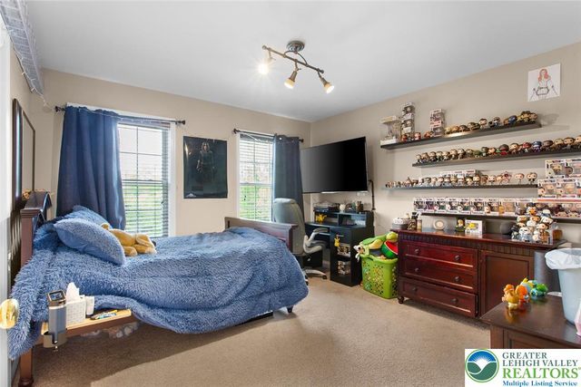 136 Redstone Drive, Bushkill Twp, PA 18064