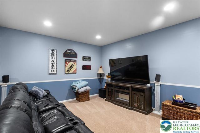 136 Redstone Drive, Bushkill Twp, PA 18064