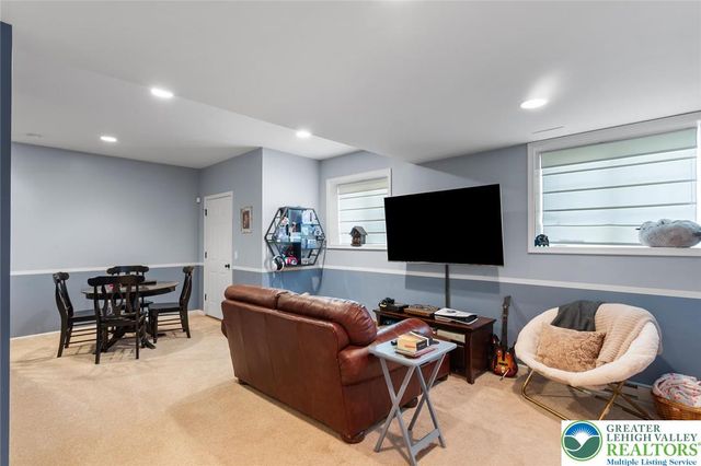 136 Redstone Drive, Bushkill Twp, PA 18064