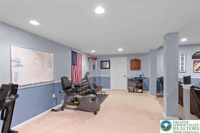 136 Redstone Drive, Bushkill Twp, PA 18064