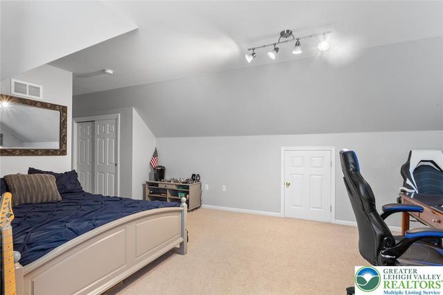 136 Redstone Drive, Bushkill Twp, PA 18064
