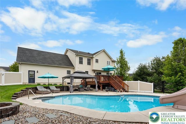136 Redstone Drive, Bushkill Twp, PA 18064