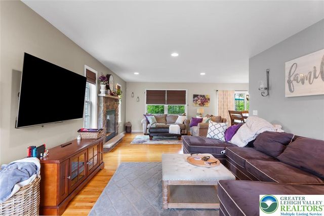 136 Redstone Drive, Bushkill Twp, PA 18064