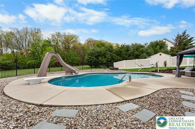 136 Redstone Drive, Bushkill Twp, PA 18064