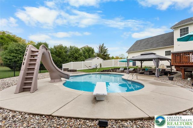 136 Redstone Drive, Bushkill Twp, PA 18064