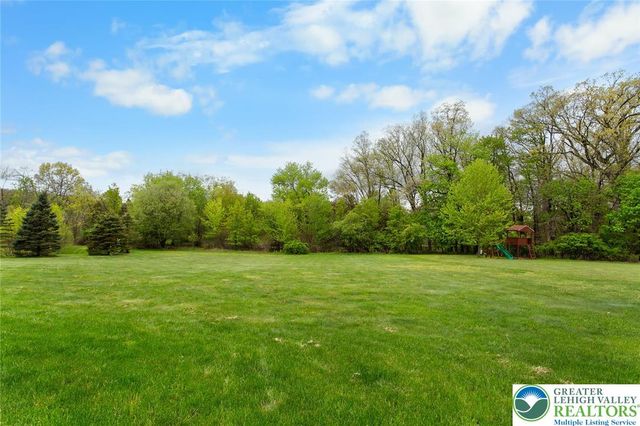 136 Redstone Drive, Bushkill Twp, PA 18064