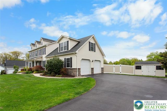 136 Redstone Drive, Bushkill Twp, PA 18064