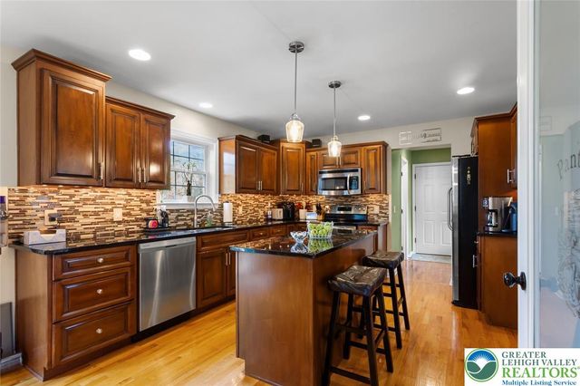 136 Redstone Drive, Bushkill Twp, PA 18064
