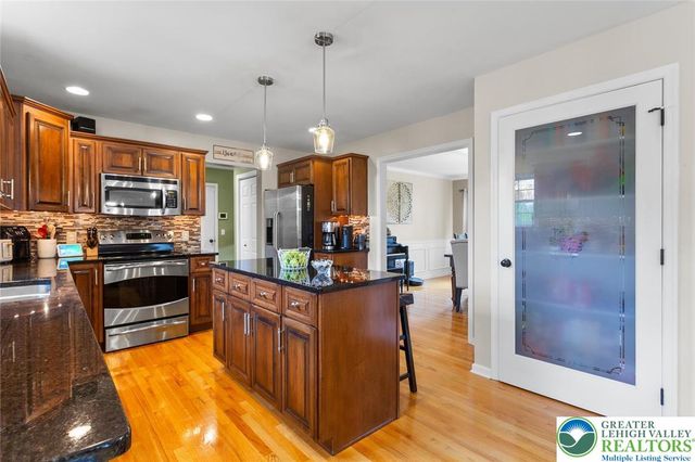 136 Redstone Drive, Bushkill Twp, PA 18064