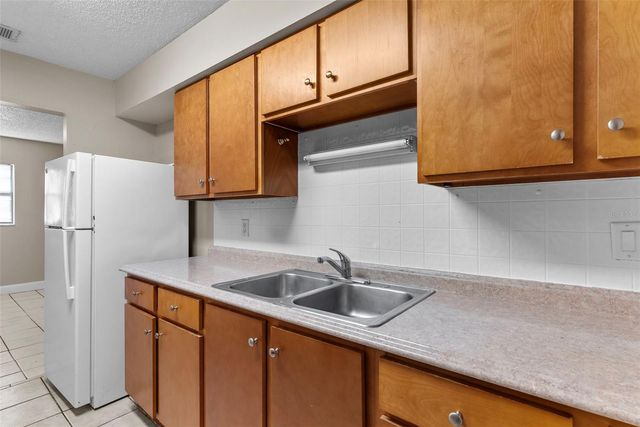 704 W ALAMO DRIVE, Lakeland, FL 33813