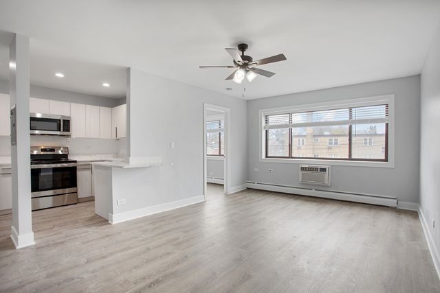 6826 N Ridge Boulevard 202, Chicago, IL 60645